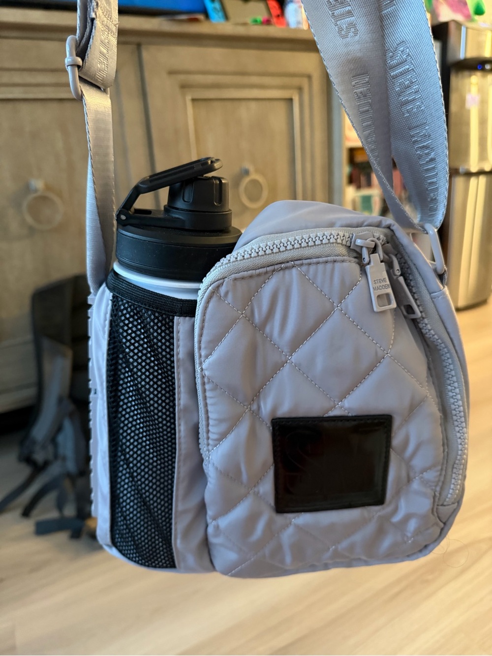 NWOT Steve Madden Quilted Crossbody Bottle Bag with Mesh Holder - Picture 1 of 3